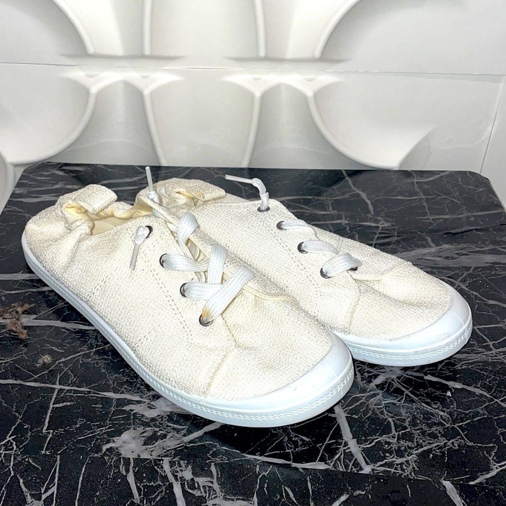Sole Mates Women White Canvas Shoe M (7/8)